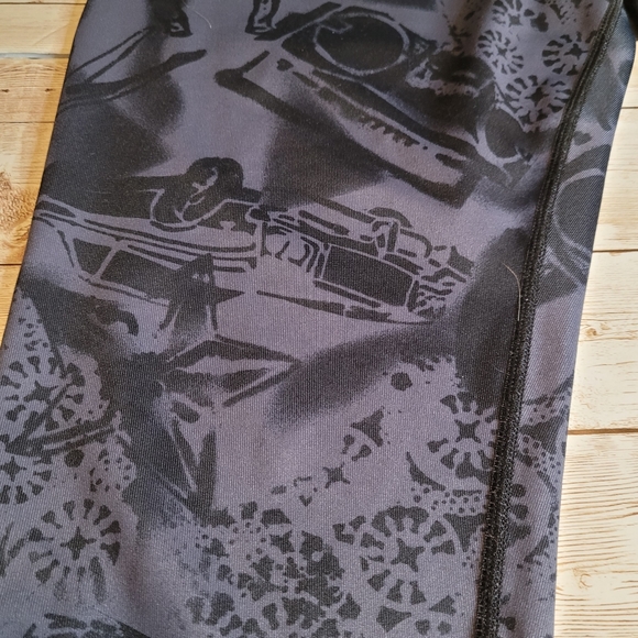 Betsey Johnson Performance Cropped Leggings | Activewear | Yoga Pants - Picture 5 of 16